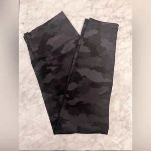 Lululemon Black Camo Wunder Under leggings size 10